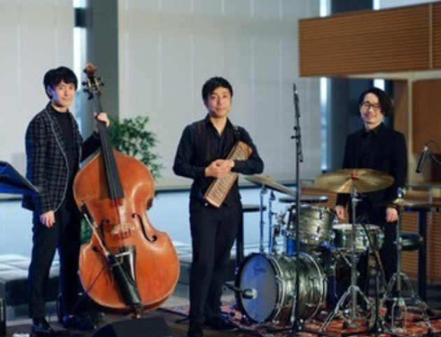 Contrabass / Piano / Drums