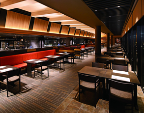 主餐厅“Dining Hakone”位于天悠五楼